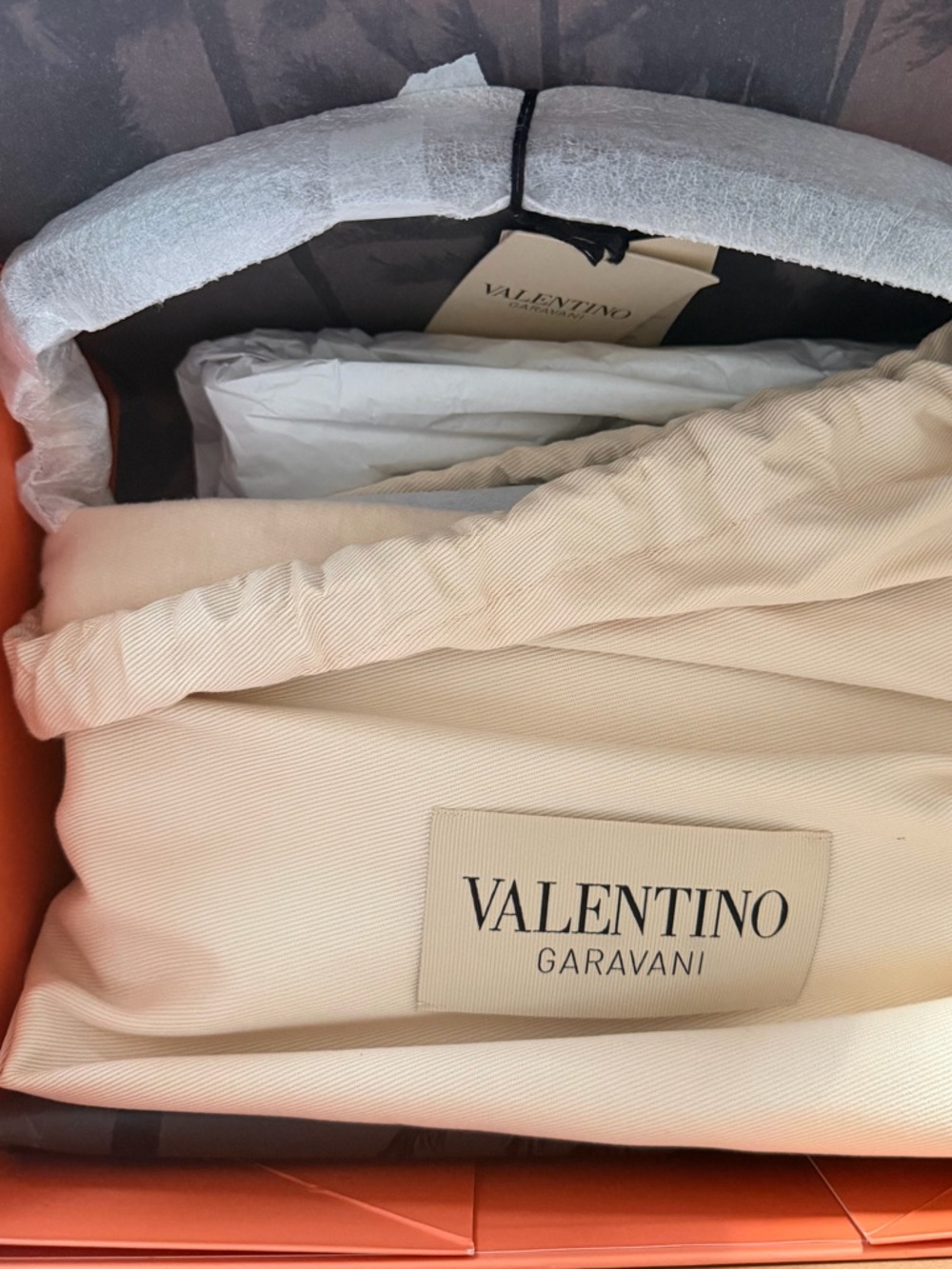 NWT Valentino Garavani Locò Black Leather Shoulder Bag with Gold medium size - Picture 5 of 7
